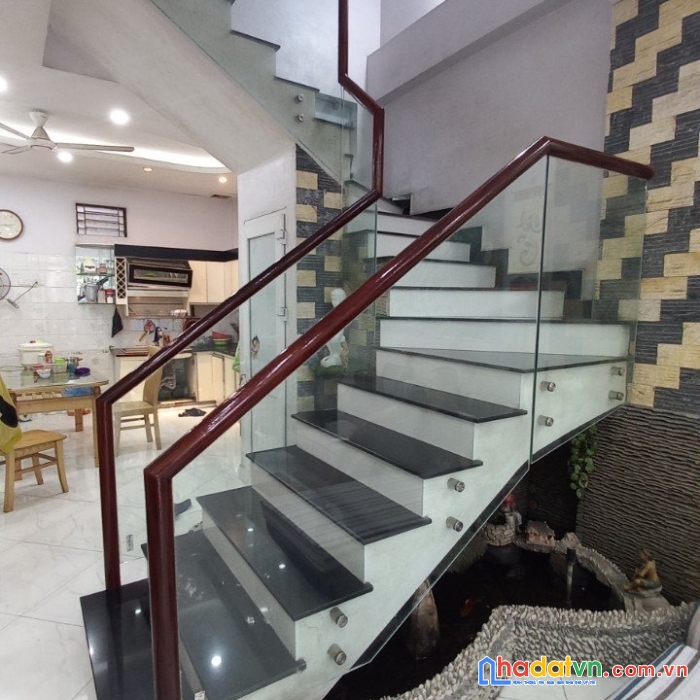 Cho thuê nhà #chùa_láng, 50m2. 4 ngủ. full đồ. 15 tr/tháng 0345781138