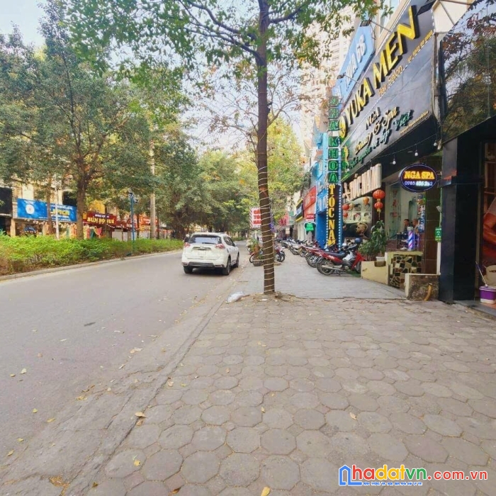 Bán nhà bt xa la, đường đôi , kinh doanh . 150m2, 4 tầng , 7m mt. giá 26 tỷ.