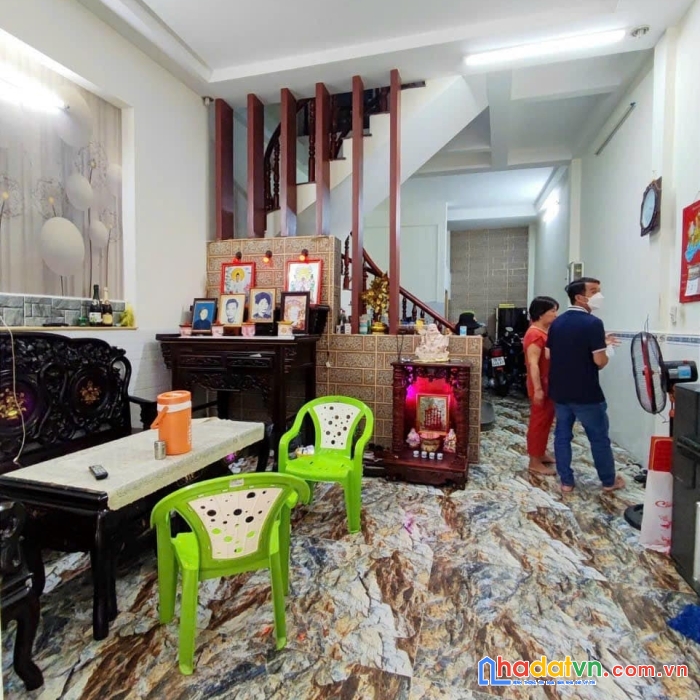 Lạc  long quân quận 11. hẻm xe hơi, 4 tầng, cách mặt tiền 20m.