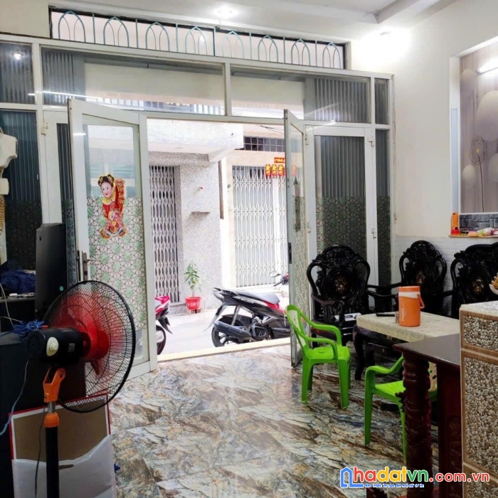 Lạc  long quân quận 11. hẻm xe hơi, 4 tầng, cách mặt tiền 20m.