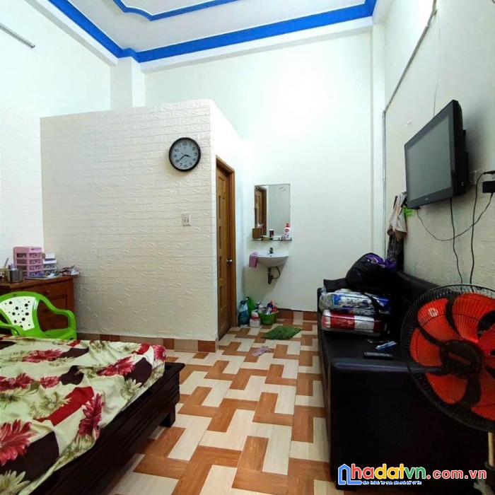 Lạc  long quân quận 11. hẻm xe hơi, 4 tầng, cách mặt tiền 20m.