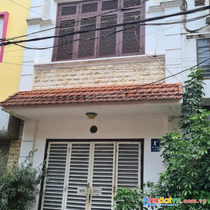 Chính chủ bán nhà mặt phố ngã 3 quỳnh mai hai bà trưng, thuận tiện kinh doanh hoặc cho thuê làm vp
