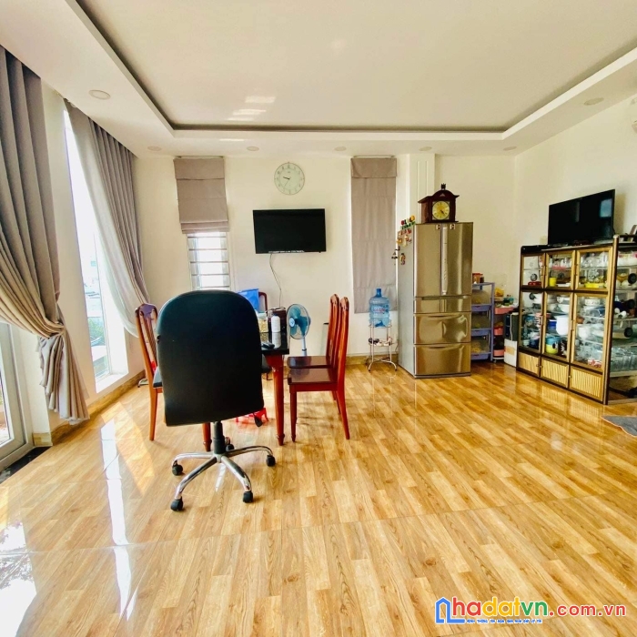 Lê trọng tấn sát mặt tiền, 5 tầng, ngang gần 6m, xe hơi tận nhà, cần bán gấp.