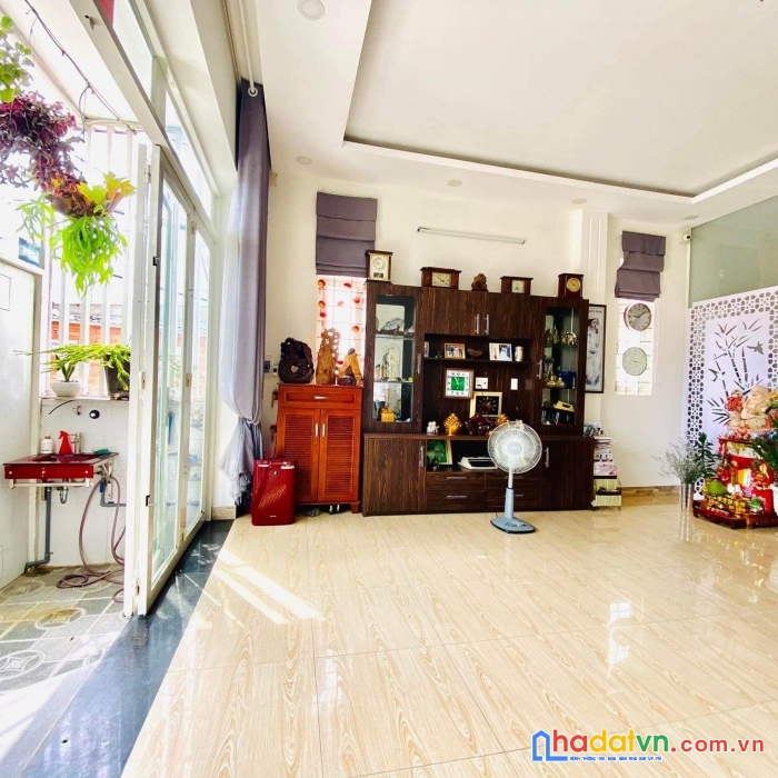 Lê trọng tấn sát mặt tiền, 5 tầng, ngang gần 6m, xe hơi tận nhà, cần bán gấp.
