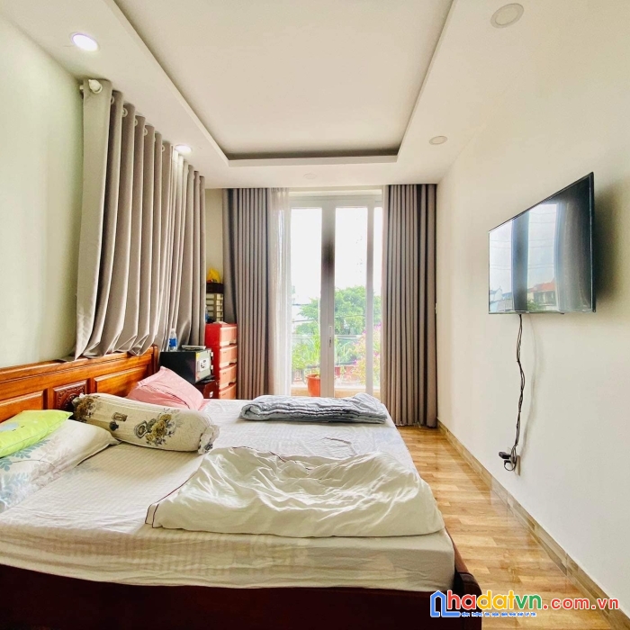 Lê trọng tấn sát mặt tiền, 5 tầng, ngang gần 6m, xe hơi tận nhà, cần bán gấp.