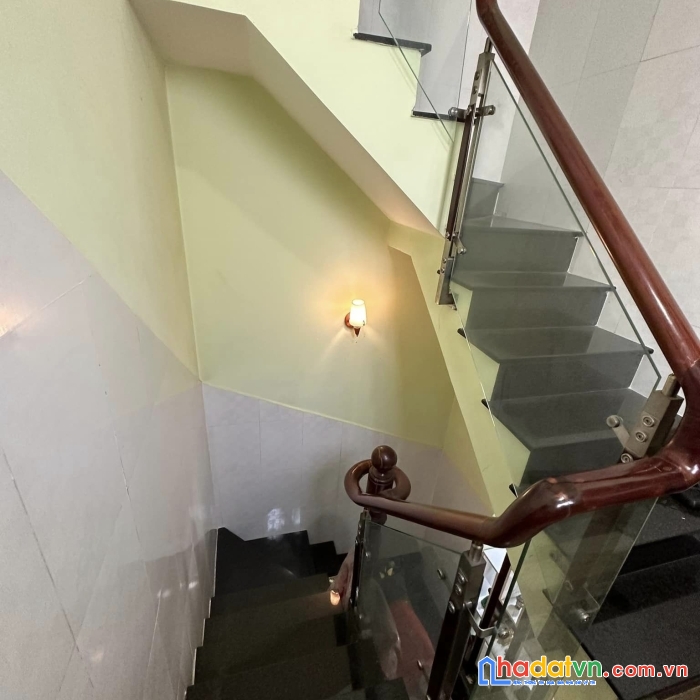 Bán nhà 3 tầng hxh đậu cửa – 40m2 nhà 1 sẹc – tân hương,tân phú – chỉ 6 tỷ