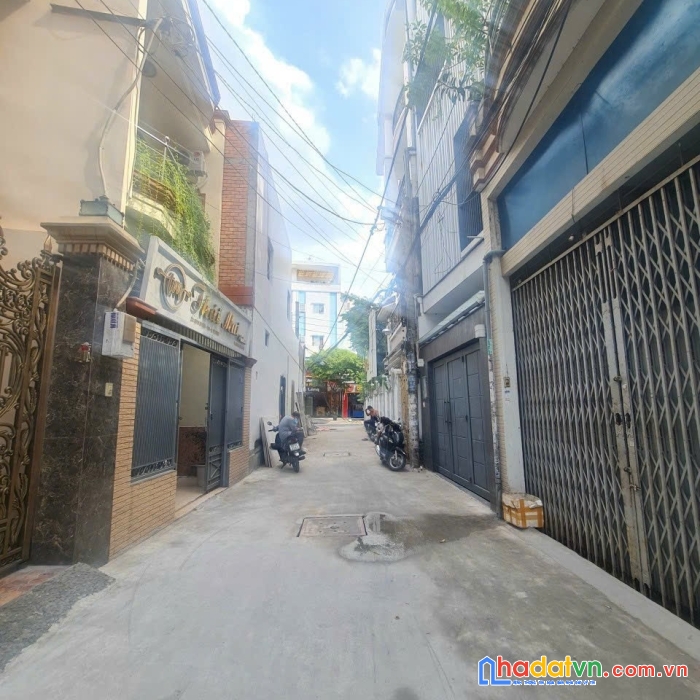 Bán nhà rieng 90m2 2 tầng lạc long quân quận 11 nhỉnh 6 tỷ 