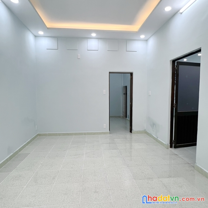 Nhà góc mới 2 tầng nở hậu l 9m gần đường trần bình trọng p2q5