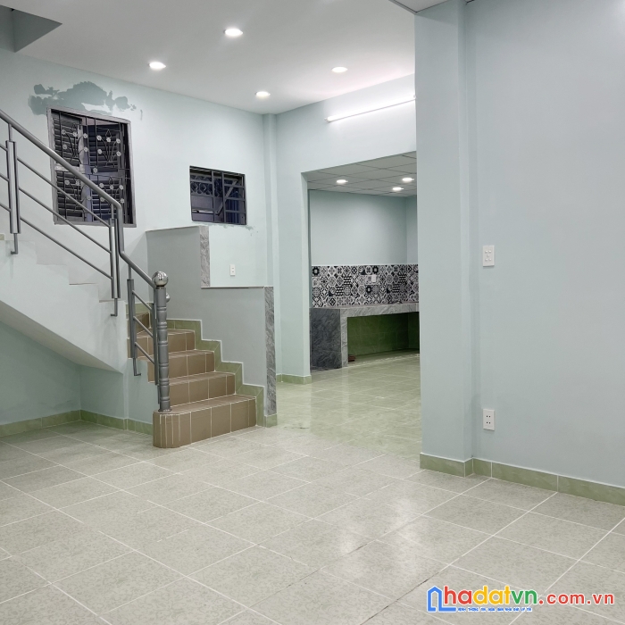 Nhà góc mới 2 tầng nở hậu l 9m gần đường trần bình trọng p2q5