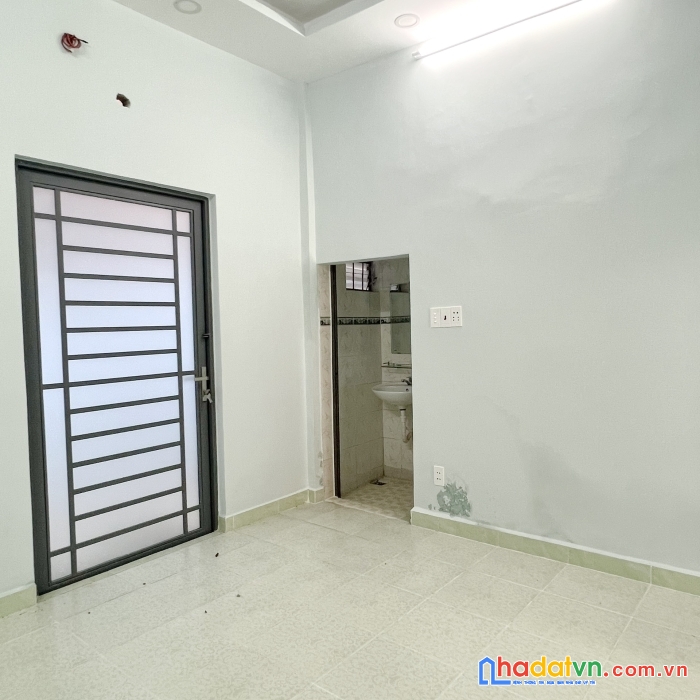 Nhà góc mới 2 tầng nở hậu l 9m gần đường trần bình trọng p2q5