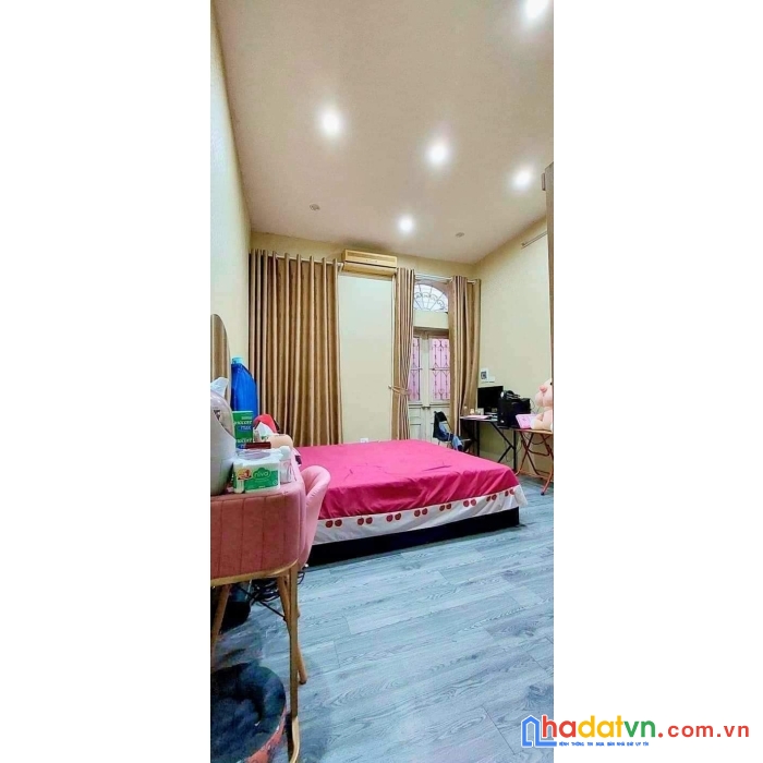 Bán nhà đẹp 4 tầng dt:32m2 mt:3.95 m 3 phòng ngủ giá:2.6 tỷ gần phố trần hưng đạo quận hoàn kiếm