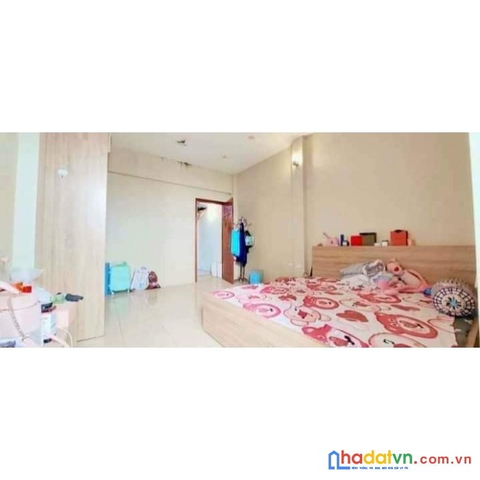 Bán nhà đẹp 4 tầng dt:32m2 mt:3.95 m 3 phòng ngủ giá:2.6 tỷ gần phố trần hưng đạo quận hoàn kiếm