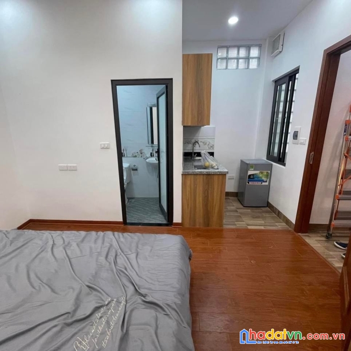 Bán nhà chùa láng, đống đa 40 m2 5t mt5 4.x tỷ.dân xây, kinh doanh. 0912288365