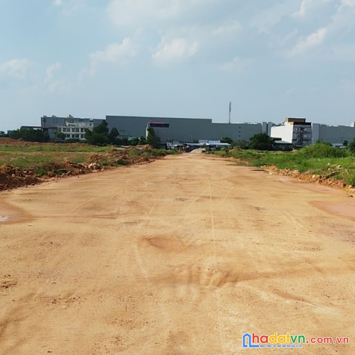 Cần bán lô đất rộng 1200m2 tận 850m thổ cư ngay gần nhà máy sang sung thái nguyên ngay mặt đường