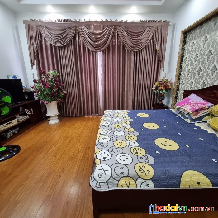 Nhà đẹp nhỉnh 12 tỷ, 70m2, tặng nt 3 tỷ, hxh cách 5m thông, lê văn sỹ, q3, 4 tầng, 4pn