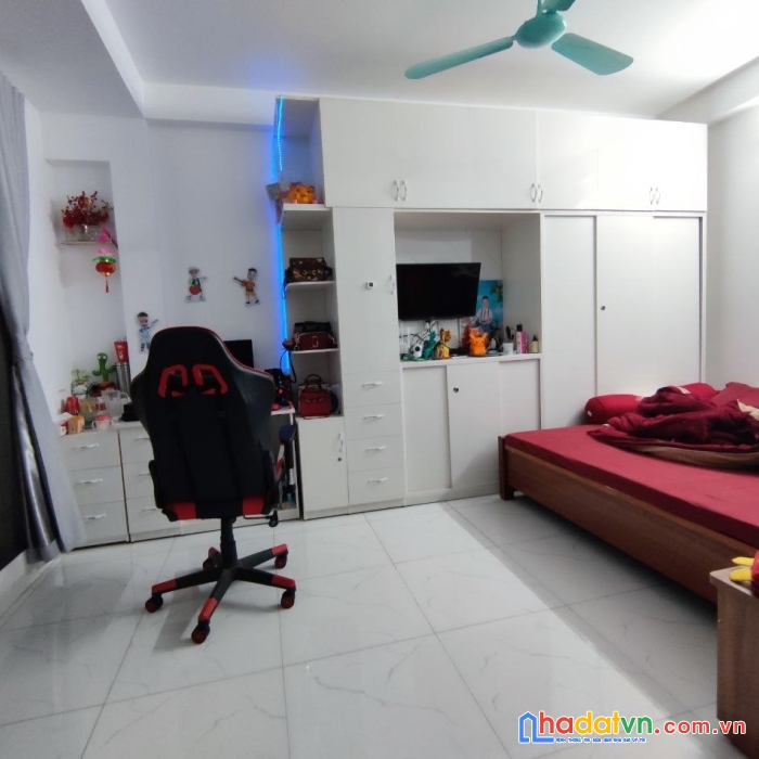 Bán nhà tây sơn lô góc ô tô 4 chỗ đỗ cửa  dtxd 43m2 5 tầng  mt 4m chỉ  4,9 tỷ.