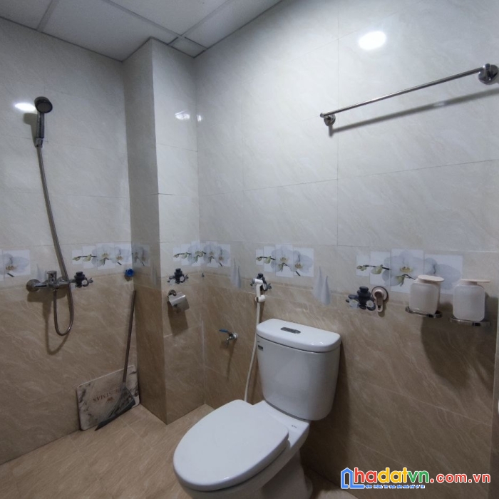 Bán nhà tây sơn lô góc ô tô 4 chỗ đỗ cửa  dtxd 43m2 5 tầng  mt 4m chỉ  4,9 tỷ.