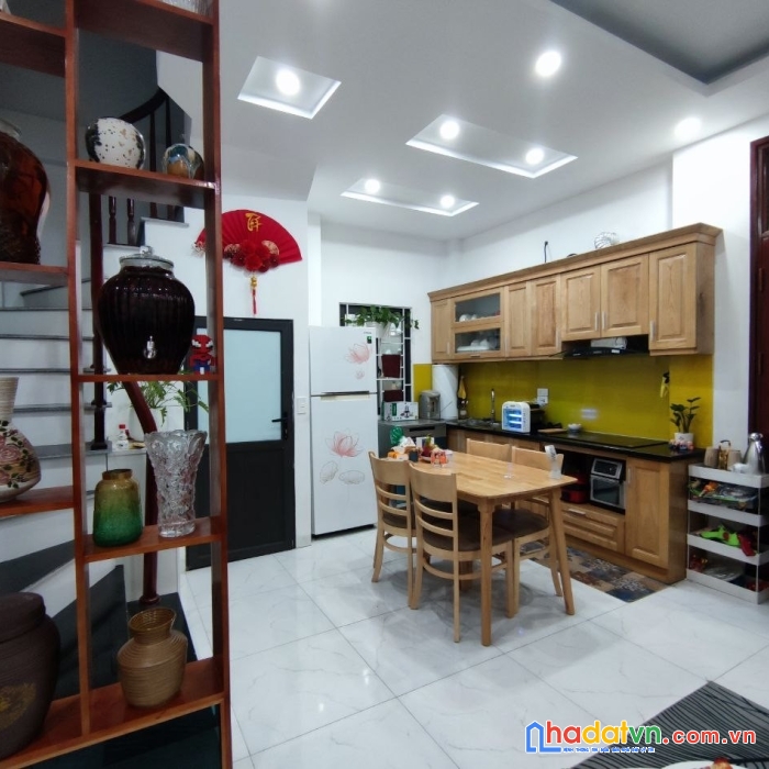 Bán nhà tây sơn lô góc ô tô 4 chỗ đỗ cửa  dtxd 43m2 5 tầng  mt 4m chỉ  4,9 tỷ.