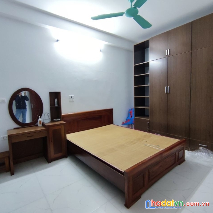 Bán nhà tây sơn lô góc ô tô 4 chỗ đỗ cửa  dtxd 43m2 5 tầng  mt 4m chỉ  4,9 tỷ.