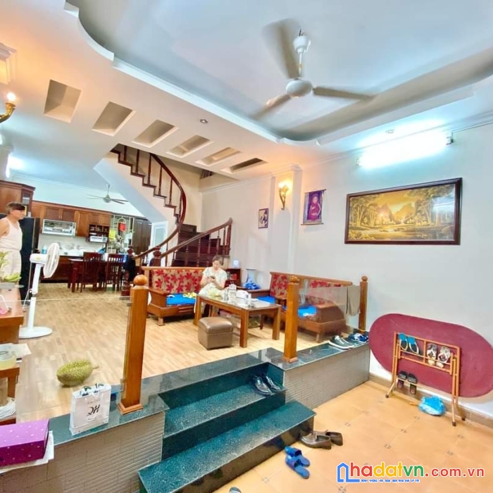 Cho thuê nhà #trần_duy_hưng, 90m2, ngõ 2 xe tải đua. 5 ngủ cực rộng. 18.5tr