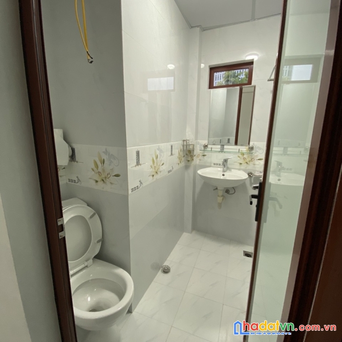 Bán nhà đẹp xuân la 33m 6 tầng. mt6.5m. lô góc, gần hồ tây. kinh doanh. 5.5 tỷ