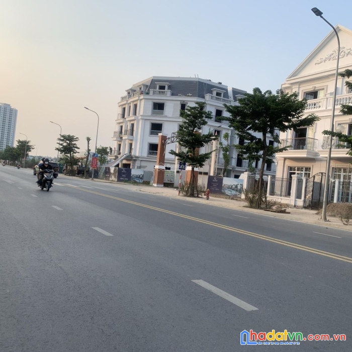 Cho thuê biệt thự mặt phố thành trung –trâu quỳ ,192.5m 4 tầng mtien 12m.0982852808