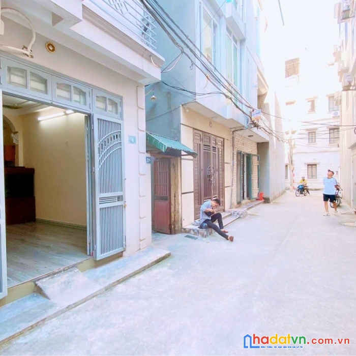 Gia đình cần tiền bán gấp căn nhà 5 tầng ôtô vào nhà ôtô đậu đỗ cửa phố lê trọng tấn quận thanh