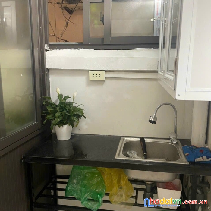 Bán căn hộ tập thể tầng 1 ở lạc trung