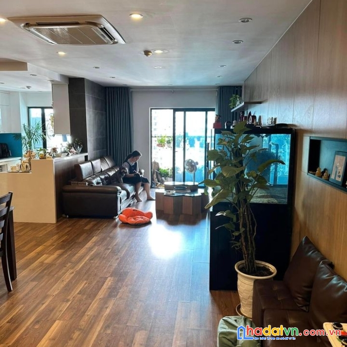 Cần bán gấp căn 3pn  tầng trung đẹp full nội thất cao cấp 3ty5 lh 0394392185
