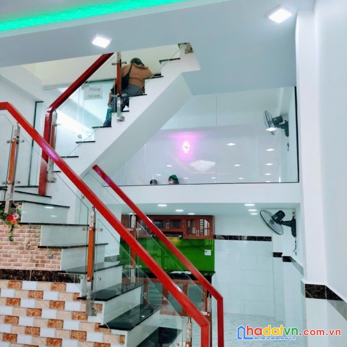 Cần bán gấp nhà mới xây chất lượng 100%, sát mặt tiền đường số 8, gò vấp.