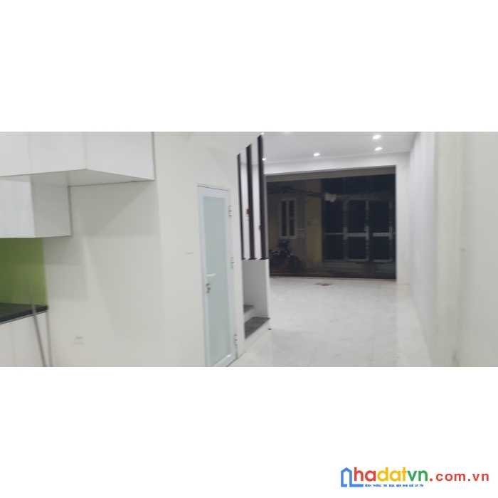 Cho thuê nhà #hoàng_cầu mới đẹp, cạnh hồ đống đa. 4 ngủ 1 khách. 4 vệ sinh. rẻ như cho