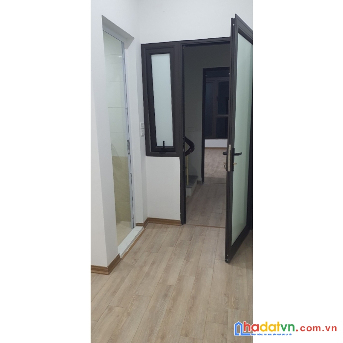 Cho thuê nhà #hoàng_cầu mới đẹp, cạnh hồ đống đa. 4 ngủ 1 khách. 4 vệ sinh. rẻ như cho