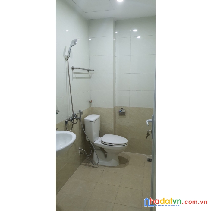 Cho thuê nhà #hoàng_cầu mới đẹp, cạnh hồ đống đa. 4 ngủ 1 khách. 4 vệ sinh. rẻ như cho