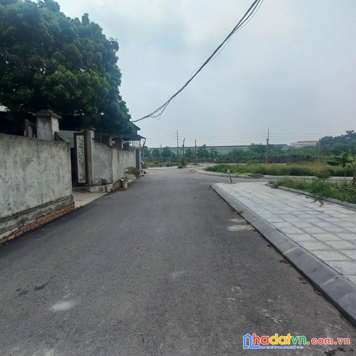 Quá hiếm 70m2 nguyên khê đông anh, đường thông 7 chỗ, mà chỉ có hơn 2 tỷ chút. giá 3x/m