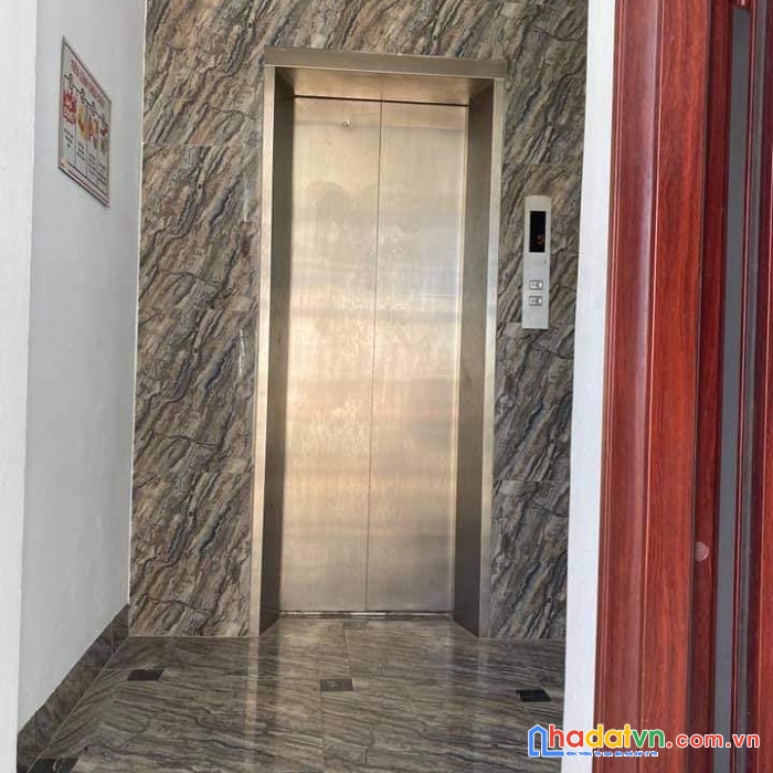 Bán tòa nhà ccmn tại cầu diễn, 105, 8 tầng, ngõ nông, ô tô, 23p cho thuê, thang máy, 11 tỷ.