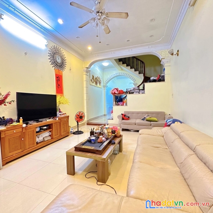 Cho thuê nguyên căn nhà mặt phố kim mã, ba đình 80m2, 5 tầng giá 40 triệu. 0912288365