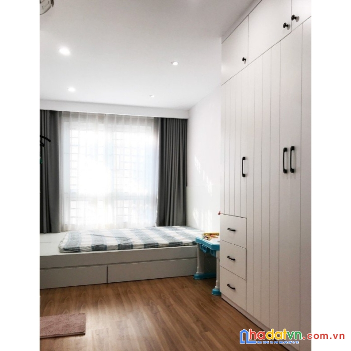Cho thuê nhà #văn_cao, liễu giai cạnh hồ tây. 40m2. 4 ngủ có ban công. đẹp vô cùng. full đồ cao cấp