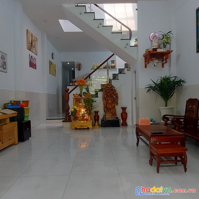 Mình chính chủ bán nhà phố mặt sông sài gòn ngay cổng chào bình dương