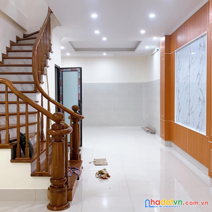 Bán nhà hoàng quốc việt, cầu giấy 50m2 5t giá 6 tỷ. nhà mới, kinh doanh, ở ngay 0912288365