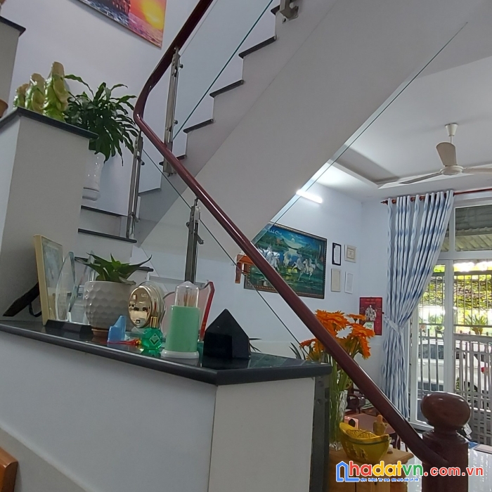 Cần bán nhà kề ngả tư bình phước, thủ đức