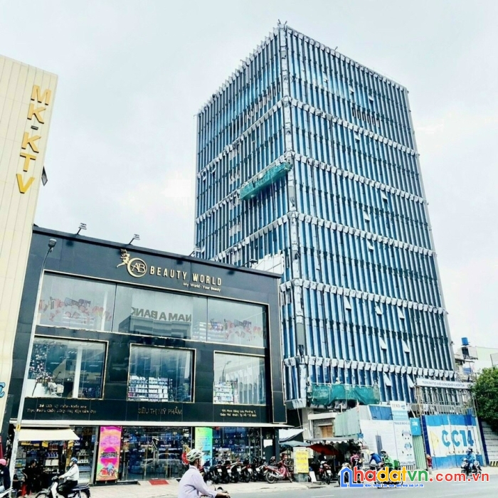 Bán tòa nhà văn phòng 2mt cạnh vincom đường 2 chiều 30m: 650m2, hầm, 8 tầng, hđt: 750tr. giá bán: