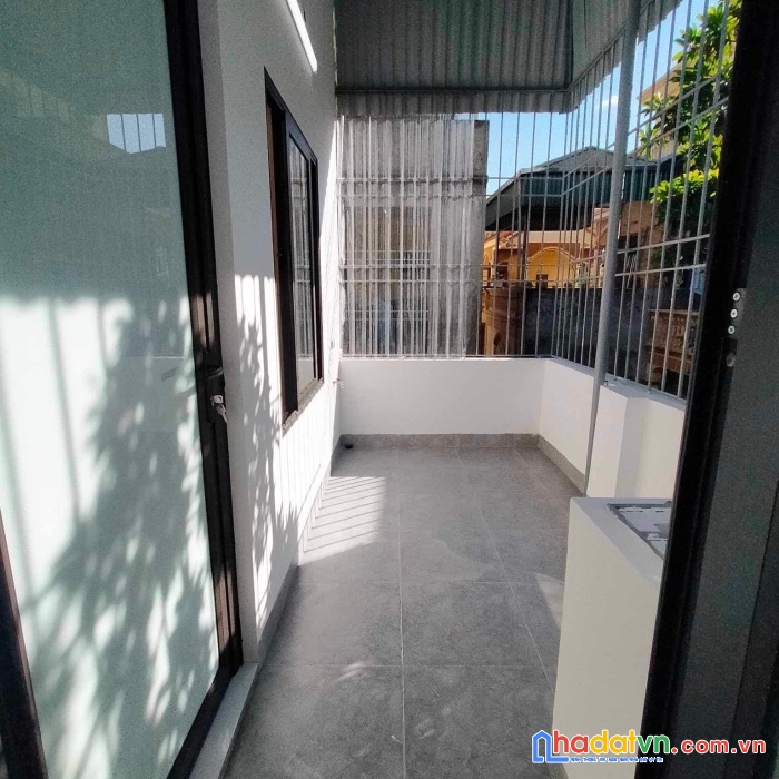 Bán nhà bằng liệt . hoàng mai. 63 m2 5 tầng 3.8 tỷ nhà đẹp bay nhanh hàng xóm khu linh đàm