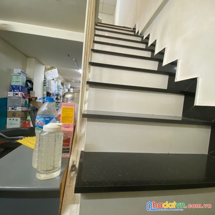 Bán nhà đẹp rẻ  mặt tiền chợ kinh doanh đoàn văn bơ q4 
cách q1 - 100m ngang 3.1 x 13.5m giảm 2,3