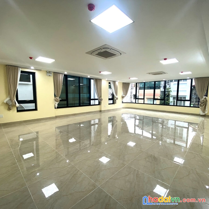 Bán gấp tòa văn phòng 9 tầng mặt phố tô vĩnh diện.hiện đang cho thuê 140tr/th. giá 54 tỷ