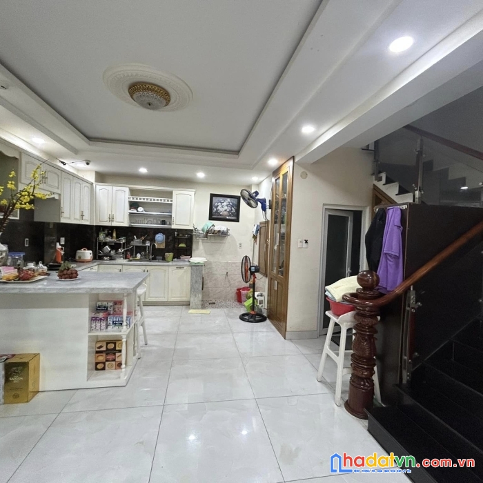 Nhà đẹp lung linh 5 tầng, cmt8, q3, gần clb lan anh, ngang 4m, nở hậu nhẹ, 77m2, 15 tỷ