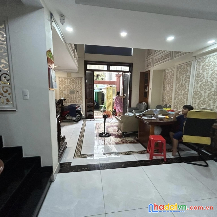 Nhà đẹp lung linh 5 tầng, cmt8, q3, gần clb lan anh, ngang 4m, nở hậu nhẹ, 77m2, 15 tỷ