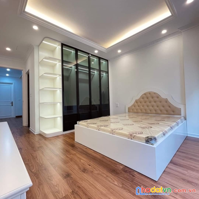 Bán nhà mặt phố lạc trung, hai bà trưng - 94m, mặt tiền 6.3m. giá: 38 tỷ