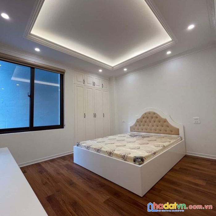 Bán nhà mặt phố lạc trung, hai bà trưng - 94m, mặt tiền 6.3m. giá: 38 tỷ