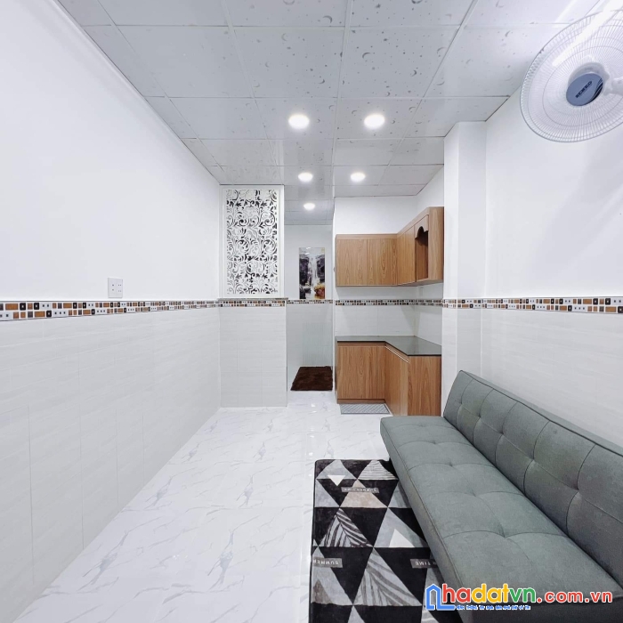 Bán nhà rẻ đẹp bến vân đồn q4 cách q1- 100 m -
 ngang 3 x 7- 2 tấm 2 phòng ngũ 2wc
có 2 tỷ..