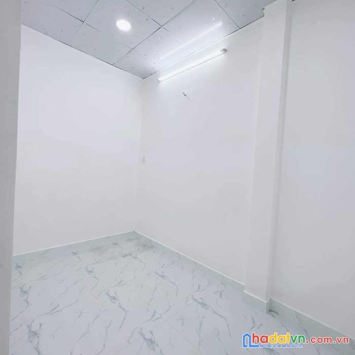Bán nhà rẻ đẹp bến vân đồn q4 cách q1- 100 m -
 ngang 3 x 7- 2 tấm 2 phòng ngũ 2wc
có 2 tỷ..